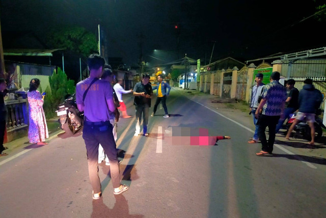 Suasana korban ditemukan tidak bernyawa di jalan, Foto : Istimewa