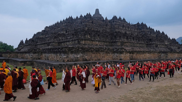 Ilustrasi Umat Buddha. Foto: ANTARA FOTO/Anis Efizudin