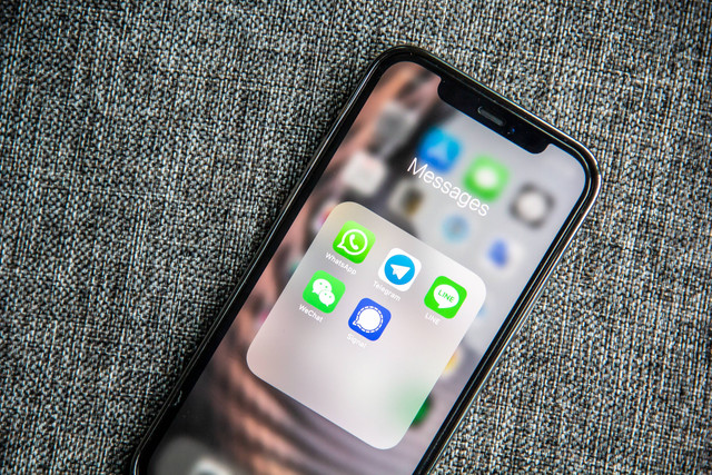 Ilustrasi Cara Mencadangkan WA ke Google Drive. Foto: Unsplash/Adem AY.