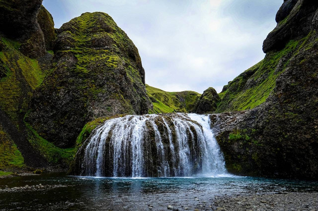 Tempat Wisata Long Weekend di Jogja yang unik dan indah / Foto hanya ilustrasi bukan tempat sebenarnya, https://www.pexels.com/photo/landscape-photo-of-falls-464327/