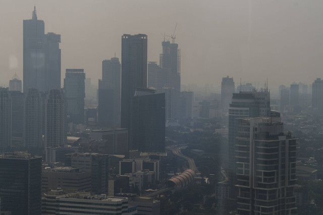 Sejumlah gedung bertingkat terlihat dari Jakarta Selatan, Rabu (17/5/2023). Foto: Sigid Kurniawan/ANTARA FOTO