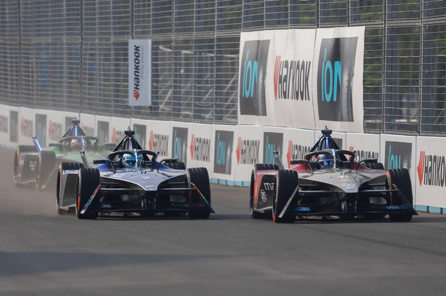 Sejumlah pebalap mengikuti free practice pertama Formula E Jakarta, di Sirkuit Formula E, Ancol, Jakarta, Jumat (2/6/2023). Foto: Jamal Ramadhan/kumparan