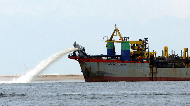 Pemandangan reklamasi di lepas pantai barat Singapura. Foto: AFP/Roslan Rahman