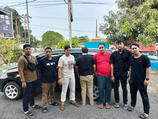 Oknum pengawas SPBU yang berhasil diamankan. | Foto : Dok Polres Lampung Utara