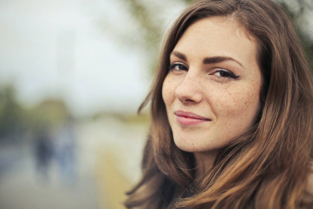 Ilustrasi Ciri-Ciri Wanita Suka Sama Kita Diam-Diam. Sumber: Pexels.com/Andrea Piacquadio
