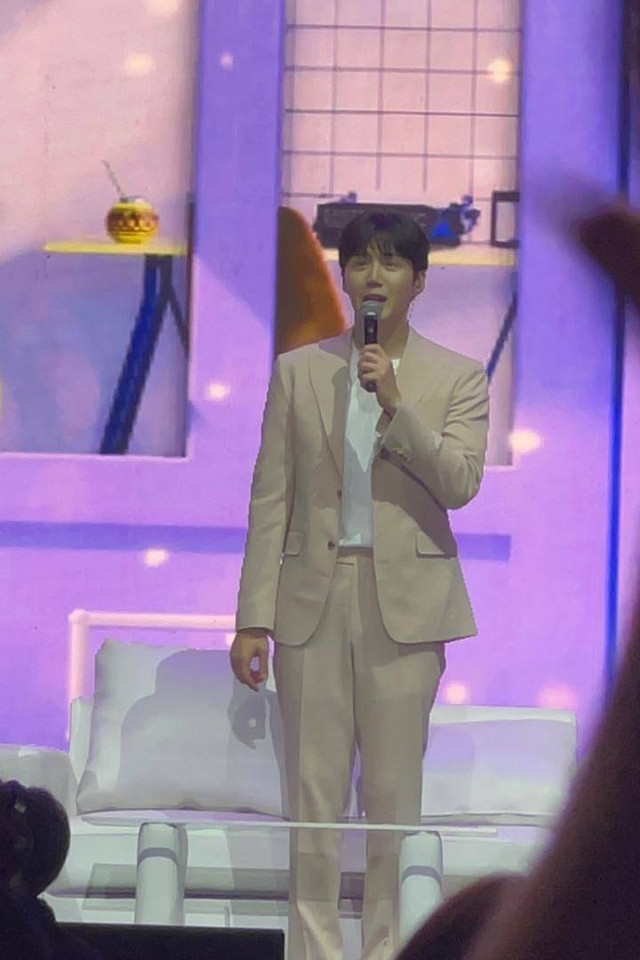 Fan Meeting Kim Seon Ho "One, Two, Three, Smile" in Jakarta, yang digelar di Tennis Indoor Senayan, Jakarta, Sabtu (3/6/2023). Foto: Nurlaela/kumparan