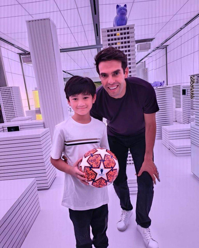 Rafathar saat bertemu dengan Ricardo Kaka. Foto: Instagram/@raffinagita1717