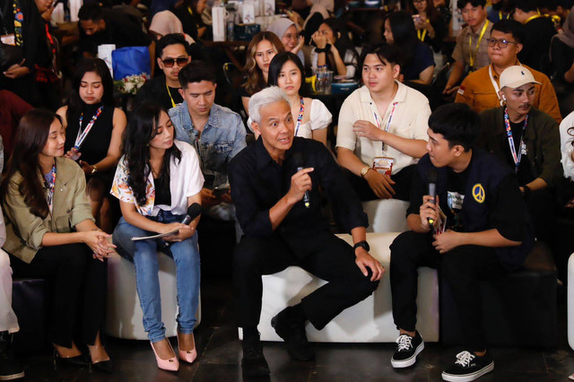 Bacapres 2024 dari PDI-P Ganjar Pranowo, menyapa kalangan milenial dan Gen Z di Pos Bloc, Kecamaatan Sawah Besar, Jakarta Pusat pada Minggu (4/3). Foto:  Dok Istimewa