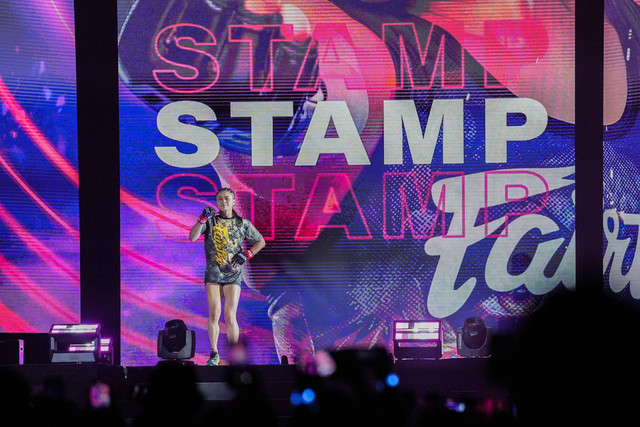 Stamp Fairtex saat berjalan memasuki Circle jelang menghadapi Alyse Anderson di ONE Fight Night 10 pada 6 Mei 2023. Foto: ONE Championship