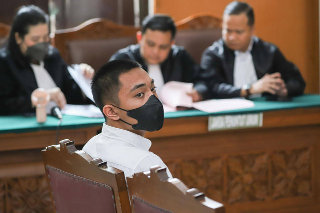 Mario Dandy menjalani sidang perdana dengan agenda mendengarkan dakwaan di PN Jaksel, Selasa (6/6/2023).
 Foto: Jamal Ramadhan/kumparan