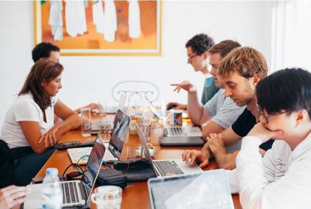 Iustrasi cara kerja web server. Foto: unsplash.com. 