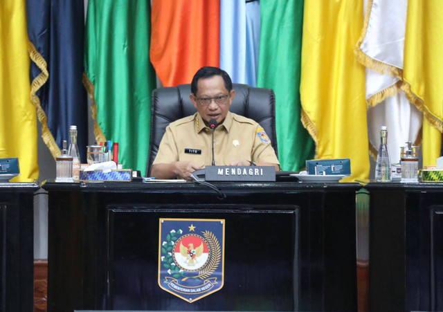 Mendagri Tito Karnavian memimpin Rakor Pengendalian Inflasi Daerah di Gedung Sasana Bhakti Praja, Kantor Pusat Kemendagri, Jakarta, Selasa (6/6/2023).  Foto: Dok. Istimewa