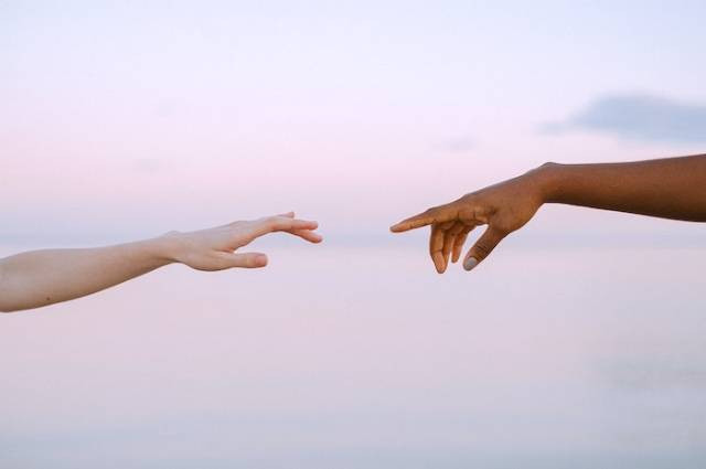 Ilustrasi trust issue dalam hubungan, sumber foto: Anna Shvets by pexels.com