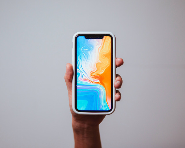 Ilustrasi Cara Restart iPhone XR, Gunakan Tombol Ini! Foto: Unsplash.com/Kai Cheng