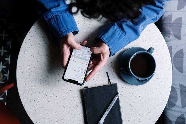 Ilustrasi cara mematikan suara keybaord iPhone dan Android. Foto; pexels.com. 
