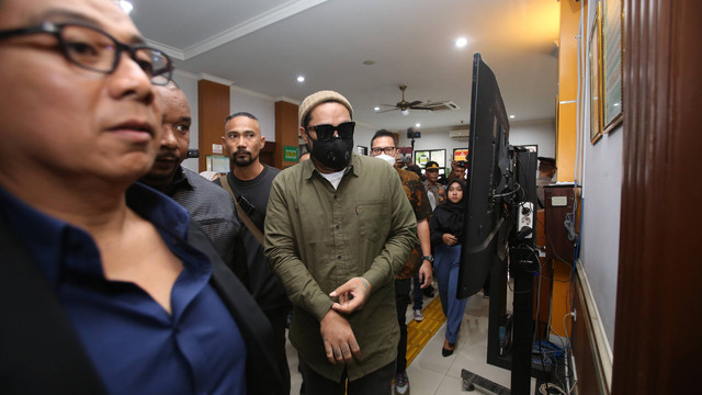 Musisi Virgoun menjalani sidang cerai denga agenda mediasi di Pengadilan Agama Jakarta Barat, Jakarta, Rabu, (7/6/2023). Foto: Agus Apriyanto