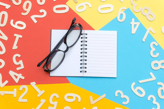 Ilustrasi Contoh Soal PAT Matematika Kelas 8 Semester 2. Sumber: Pexels.com/Black ice