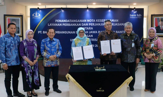 Bank BJB bersama Universitas Trisakti menandatangani nota kesepahaman dan perjanjian kerja sama. Foto: dok. Bank BJB