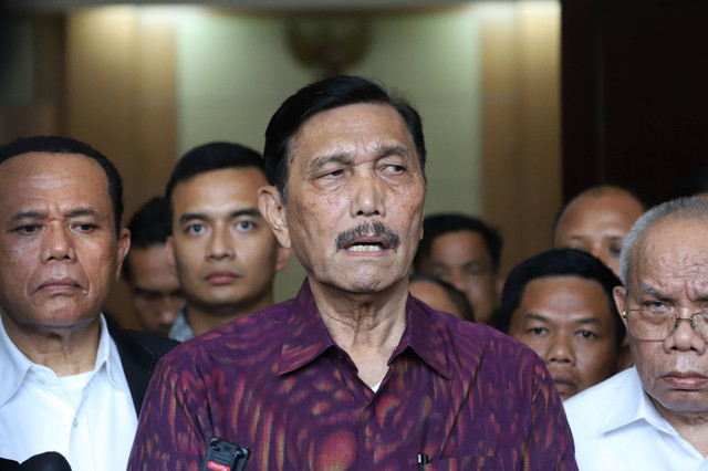 Menko Marves Luhut Binsar Pandjaitan memberikan keterangan pers usai jadi saksi sidang pencemaran nama baik di Pengadilan Negeri Jakarta Timur, Kamis (8/6/2023). Foto: Jamal Ramadhan/kumparan