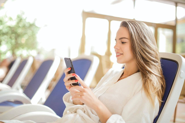 Ilustrasi Cara Chat sama Pacar agar Dia Nyaman. Sumber: Pexels.com/Andrea Piacquadio