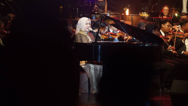 Putri Ariani saat tampil di Simfoni Nusantara Orkestra di Concert Hall Taman Budaya Yogyakarta (TBY), Selasa (30/5). Foto: Arif UT