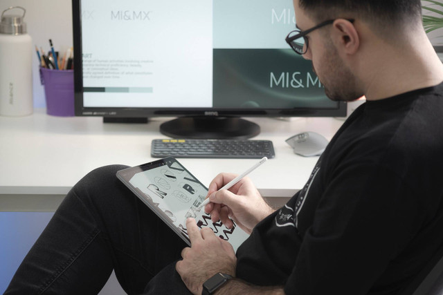 Ilustrasi vector art dalam desain grafis. Sumber foto: Unsplash