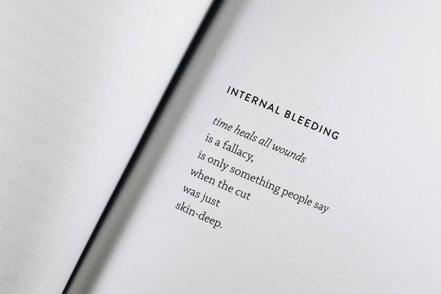 Ilustrasi Puisi buat Pacar yang Lagi Sakit | Sumber: Unsplash/Thought Catalog