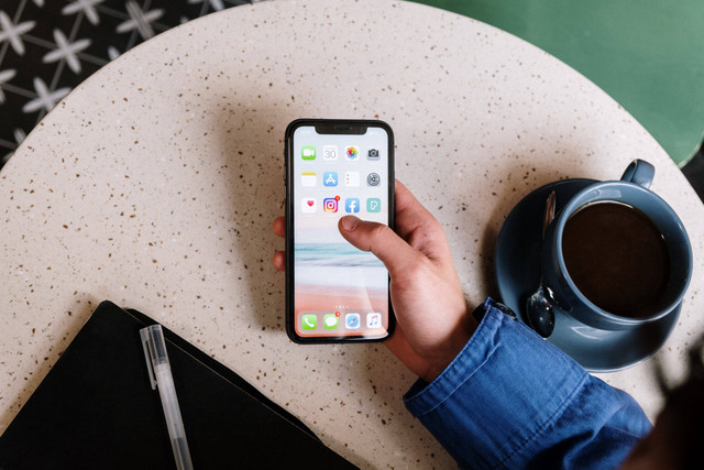 Cara Membuat SKCK Online dan Offline Beserta Persyaratannya. Foto: Pexels/Cottonbro Studio.