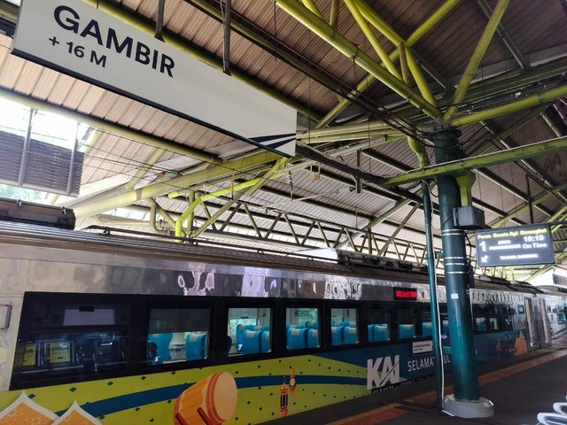 Kereta api di Stasiun Gambir. Foto: KAI