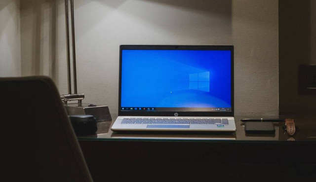 Ilustrasi cara mengatasi taskbar not responding. Foto: Unsplash/Arnav.