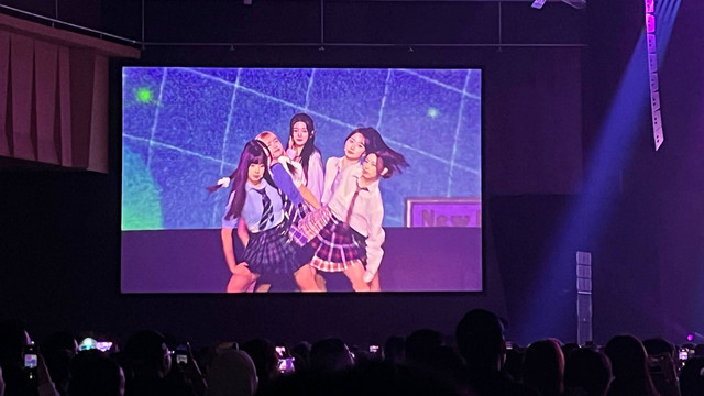 Showcase tour NMIXX di The Kasblanka Hall, Jumat (9/6). Foto: Nurlaela/kumparan