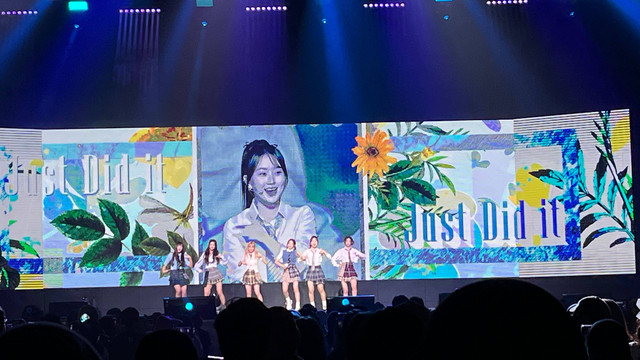 Showcase tour NMIXX di The Kasblanka Hall, Jumat (9/6). Foto: Nurlaela/kumparan