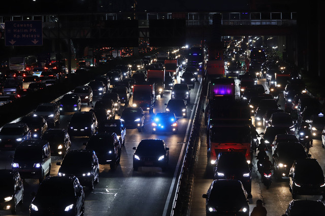 Ilustrasi Jalan Gatot Subroto, Jakarta, Jumat (9/6/2023). Foto: Jamal Ramadhan/kumparan