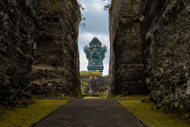 Ilustrasi Cara ke Patung Garuda Wisnu Kencana, Foto Unsplash Ayadi Ghaith