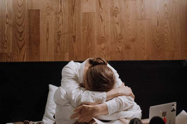 Ilustrasi low self esteem adalah, sumber foto: Ron Lach by pexels.com