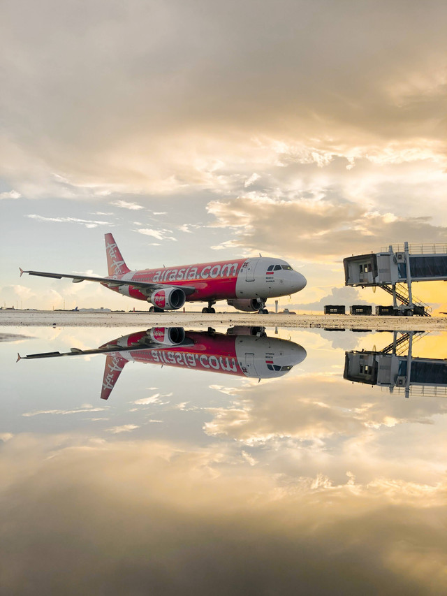 Ilustrasi AirAsia. Foto: Ikyojan/Shutterstock