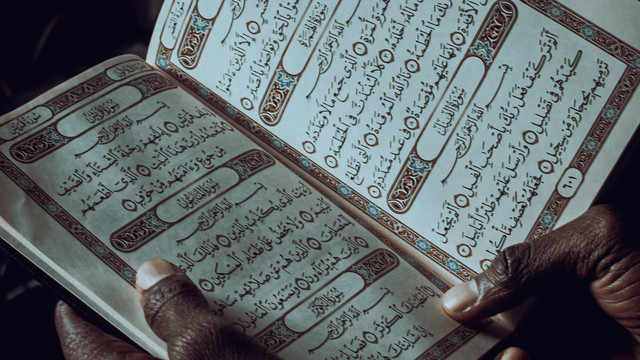 Ilustrasi Al-Quran. Sumber: https://www.pexels.com/Mahin R