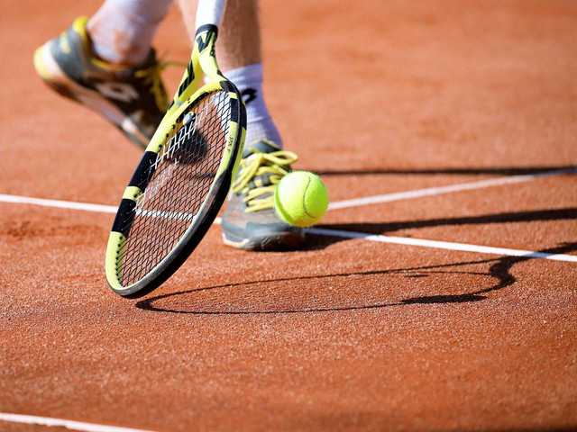 Ilustrasi peralatan tenis untuk pemula. Sumber foto: Pixabay