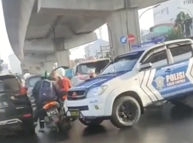Saat penabrakan terjadi. Dok: TikTok @reskyikki26