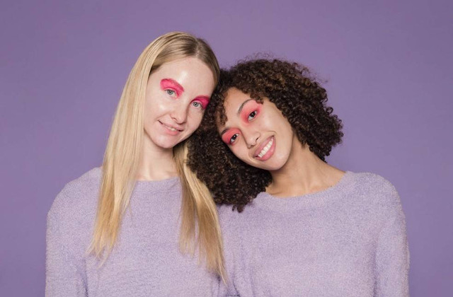 Ilustrasi warna taro cocok dengan warna apa. Sumber: Pexels