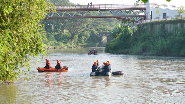 PTBA ajak masyarakat bersih-bersih sungai Enim dan Sungai Kiahaan. Foto: Dok. PTBA
