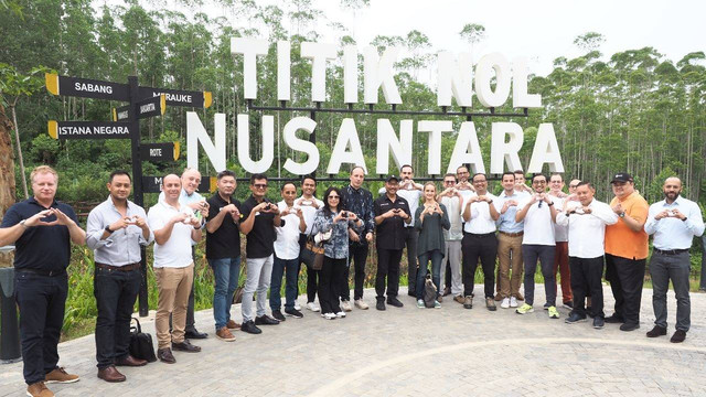 Kepala Otorita Ibu Kota Nusantara (OIKN) Bambang Susantono dan Duta Besar Prancis untuk Indonesia Fabien Penone beserta sejumlah delegasi pimpinan perusahaan Prancis mengunjungi kawasan Ibu Kota Nusantara (IKN), Senin (12/6/2023). Foto: OIKN
