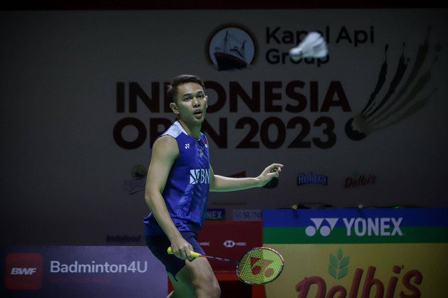 Ganda Putra Indonesia, Fajar Alfian/Muhammad Rian Ardianto melawan ganda putra Denmark, Jeppe Bay /Lasse Molhede di Indonesia Open 2023 di Istora Senayan, Jakarta,Selasa (13/6/2023). Foto: Jamal Ramadhan/kumparan