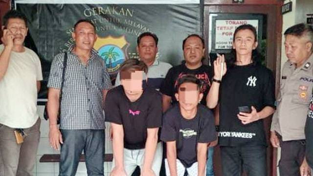Dua orang pria pelaku penikaman terhadap seorang remaja di Kelurahan Karombasan Utara, Kota Manado, berhasil diamankan oleh polisi. (foto: polresta manado)