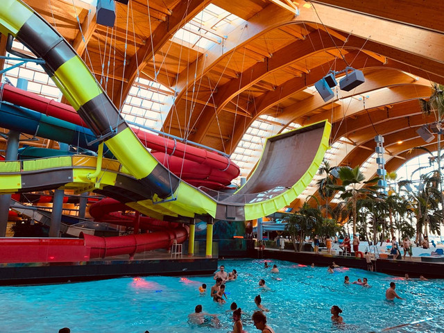 Ilustrasi Diana Waterpark, sumber foto (Toa Heftiba) by unsplash.com