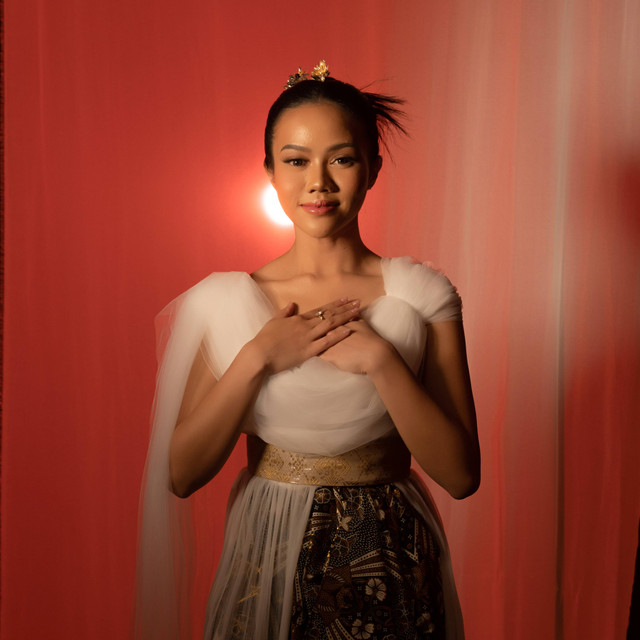 Yura Yunita Remake Lagu Lihatlah Lebih Dekat. Foto: Trinity Optima