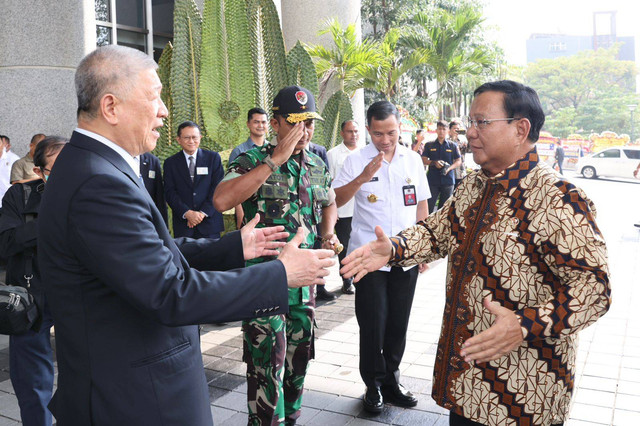 Menhan Prabowo Subianto dan Aguan di peresmian Tzu Chi Hospital. Foto: Dok. Tim Media Prabowo Subianto