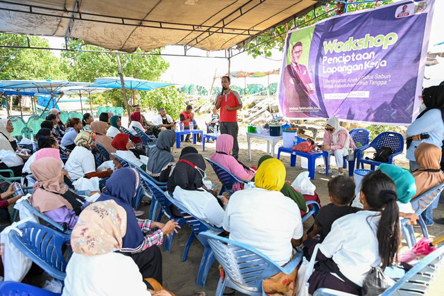 UMKM Sahabat Sandi saat menggelar workshop pembuatan sabun cuci Taman Muaro Lasak, Pantai Kota Padang, Sumatera Barat, Kamis (15/6/2023). Foto: Dok. Istimewa