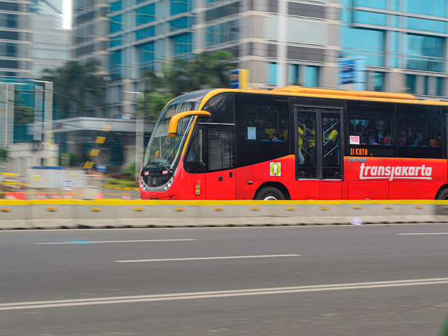 Ilustrasi rute ke PRJ naik Transjakarta. Sumber: unsplash.com/AlfandriFitrahadi.