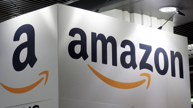 Ilustrasi cara jualan di Amazon. Foto: Charles Platiau/Reuters